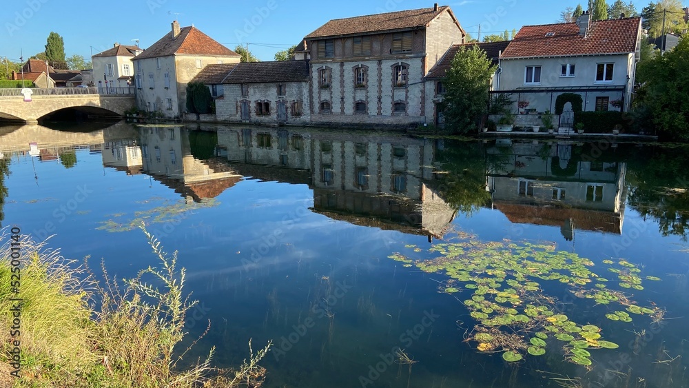 Fototapeta premium Beautiful reflections of houses in Bar sur Aube in France on August 2022