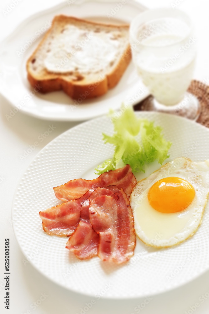 pan fried bacon and sunny side up fried egg for breakfast pan fried bacon and sunny side up fried egg for breakfast
