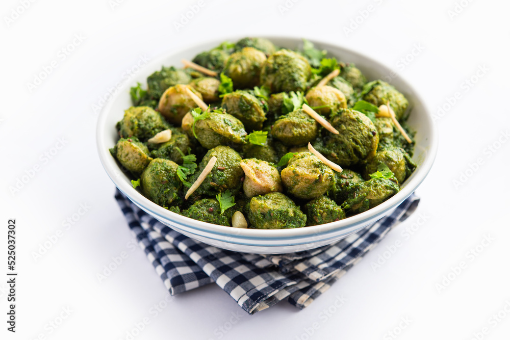 Soya Chunks Palak curry also known as Spinach Soyabean chunks sabzi or sabji, Healthy Indian food Soya Chunks Palak curry also known as Spinach Soyabean chunks sabzi or sabji, Healthy Indian food