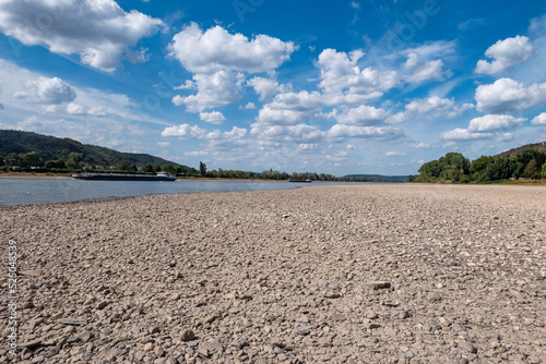 Das ausgetrocknete Flußbett des Rheins