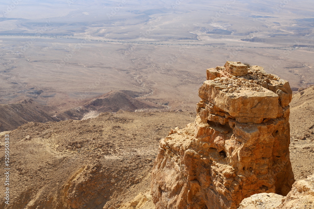 Obraz premium Ramon Crater is an erosion crater in the Negev Desert in southern Israel.