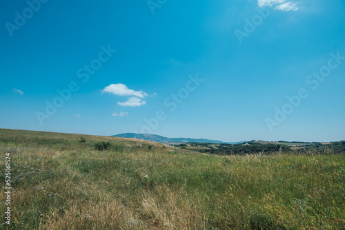 ナゴルノ カラバフの田舎町にある草原 © 拓馬 福富