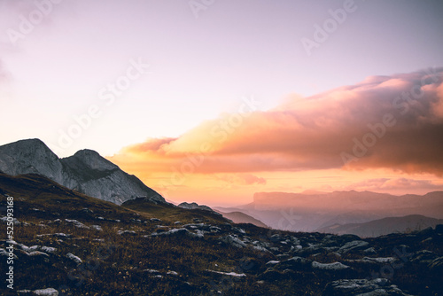 Coucher de soleil en montagne