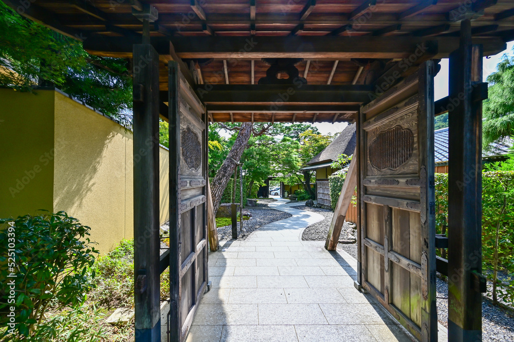 お寺の門　【日本風景】