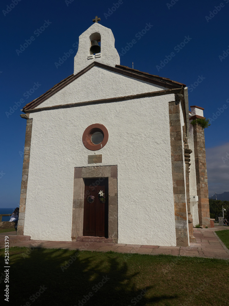 Ermosa Iglesia sobre ria de Asturias