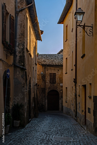 Fototapeta Naklejka Na Ścianę i Meble -  Gasse in der Altstadt von Orvieto in Umbrien in Italien 
