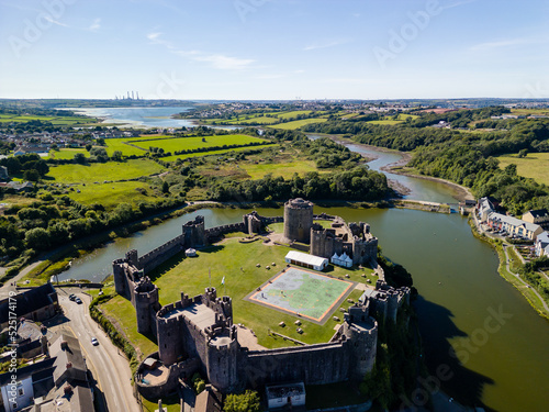 Quadro su tela Aerial view of the ruins of a large, ancient castle in Wales (Pembroke Castle)