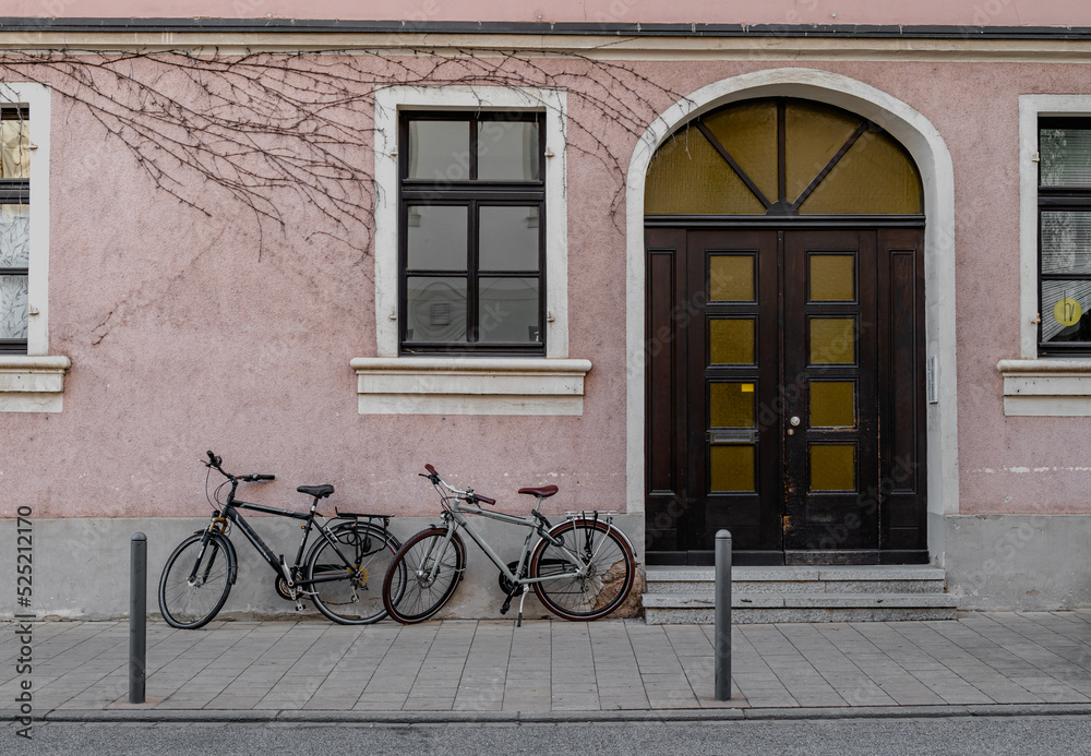 mild pinky wall and street bikes