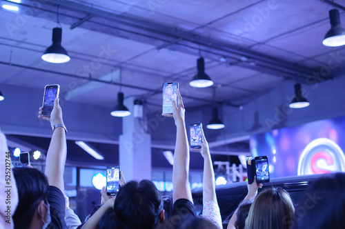 Many people are using smartphones to shoot videos of celebrities on stage.