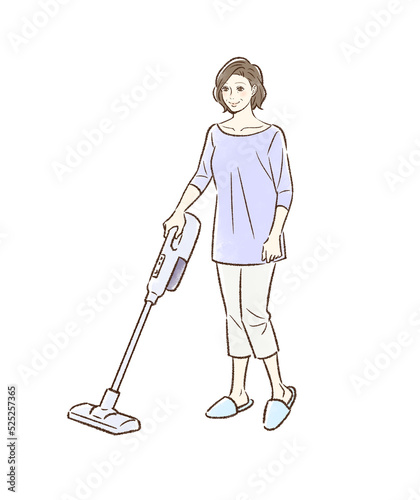 掃除機をかける中年女性