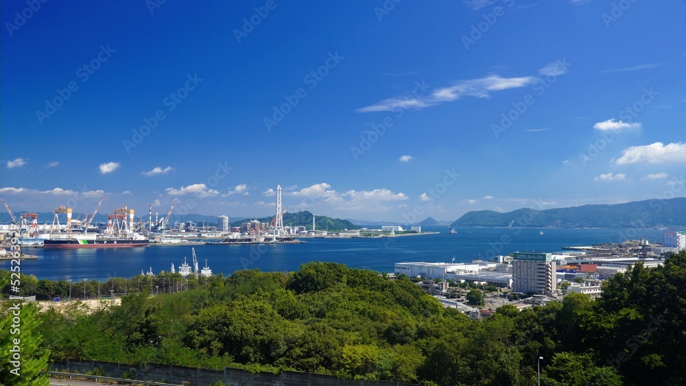 Fototapeta premium 聖通寺山山頂展望台サン・アンジェリーナ（St.ANGELINA）結婚式場から見る瀬戸大橋・瀬戸内海5
