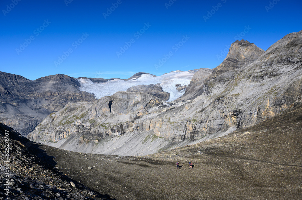 alpine hikinger at Lämmerengrat with Wildstrubelglacier