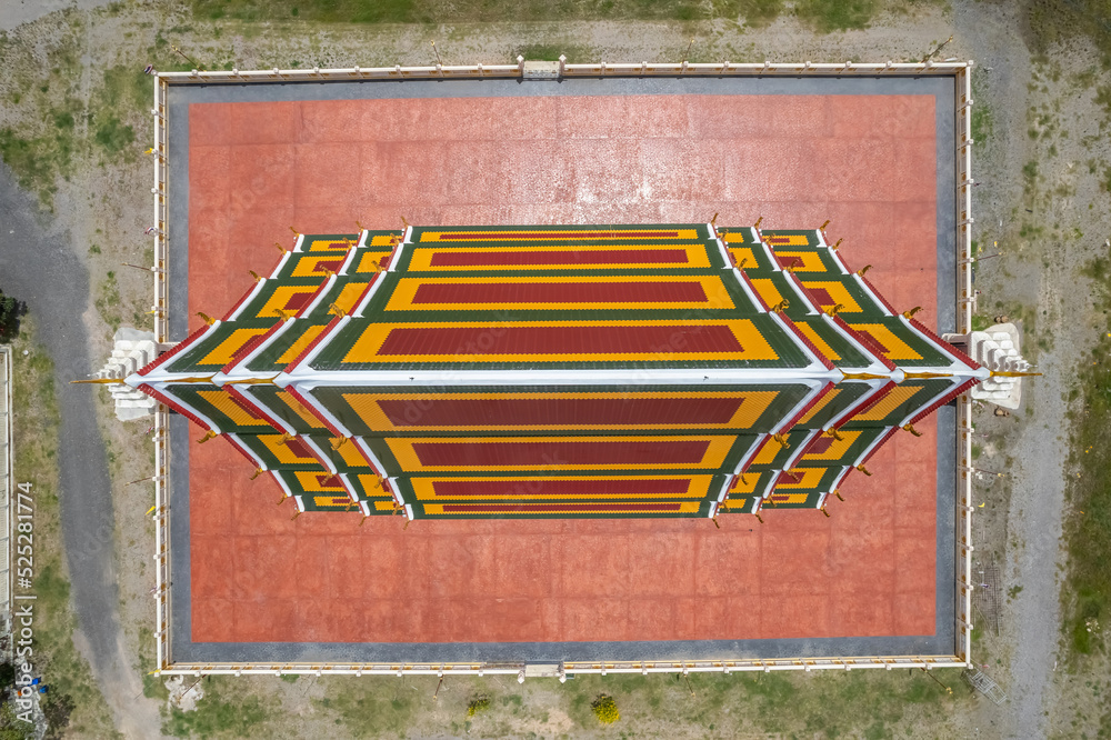 Obraz premium A top view from a drone at Wat Cha Am Khiri, Phetchaburi, Thailand