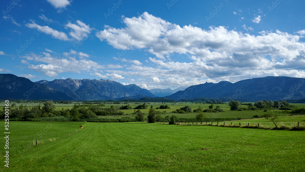 Murnauer Moos
Das wunderschöne Bayern in prächtigem weiß-blauen Sommerwetter. Murnauer Moos
Das wunderschöne Bayern in prächtigem weiß-blauen Sommerwetter.