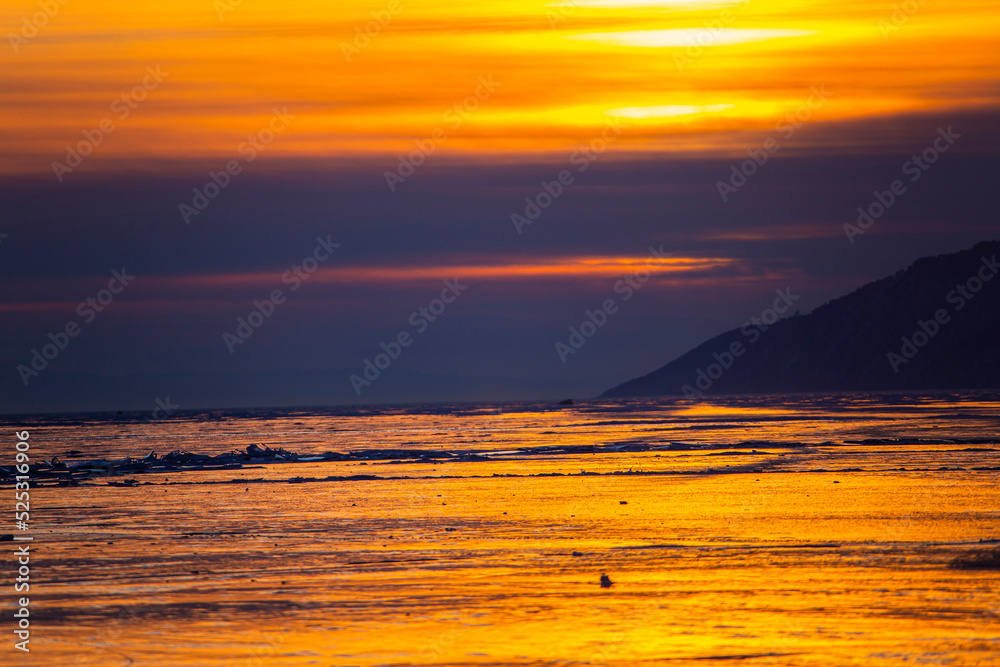 Obraz premium Baikal Lake Sunset Winter Ice