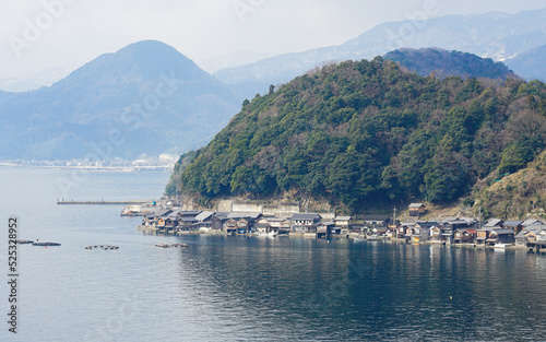 春の朝 静かな伊根の舟屋（京都府伊根町）