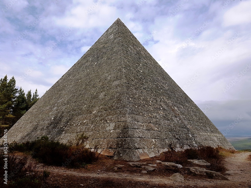Prince Albert’s Pyramid / Balmoral Cairns
Scotland Prince Albert’s Pyramid / Balmoral Cairns
Scotland