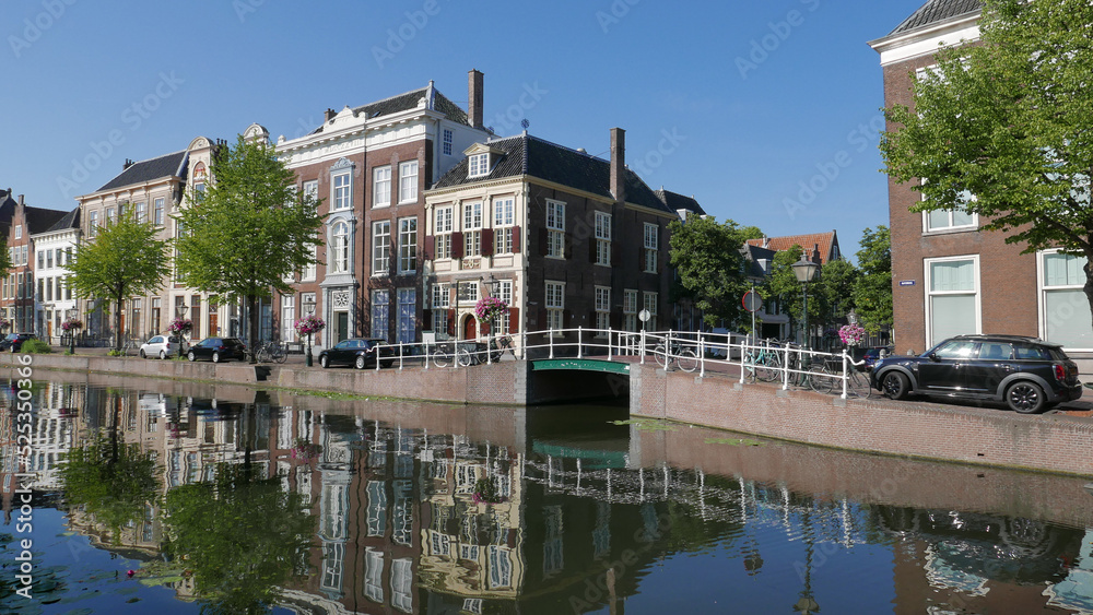 Les canaux de Leiden en été. Pays-Bas