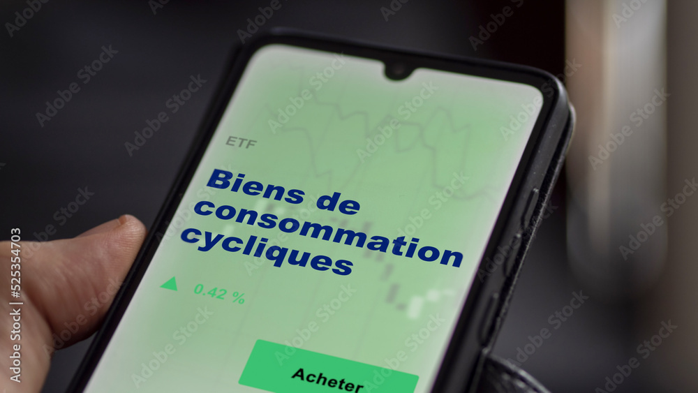 Investir dans un fonds etf biens de consommation cycliques actions en bourse sur un écran. Graphique, courbes, chandelles d'ETF. Investir dans un fonds etf biens de consommation cycliques actions en bourse sur un écran. Graphique, courbes, chandelles d'ETF.
