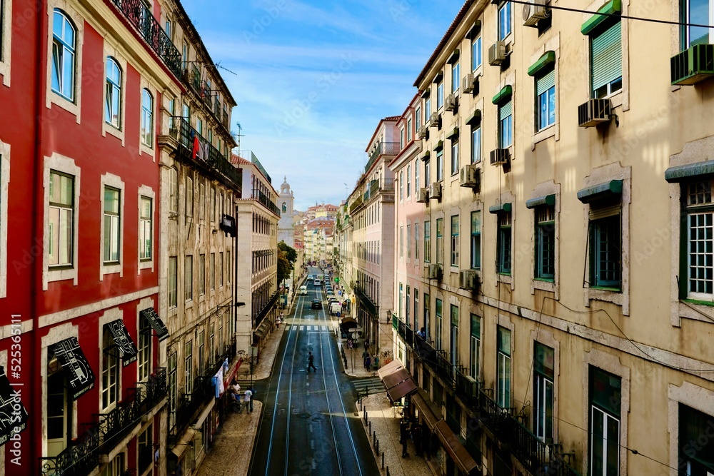 Blick auf eine wunderschöne Straße in Lissabon Portugal