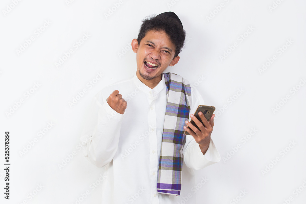 happy asian muslim man portrait using mobile phone isolated on white background
happy asian muslim man portrait using mobile phone isolated on white background