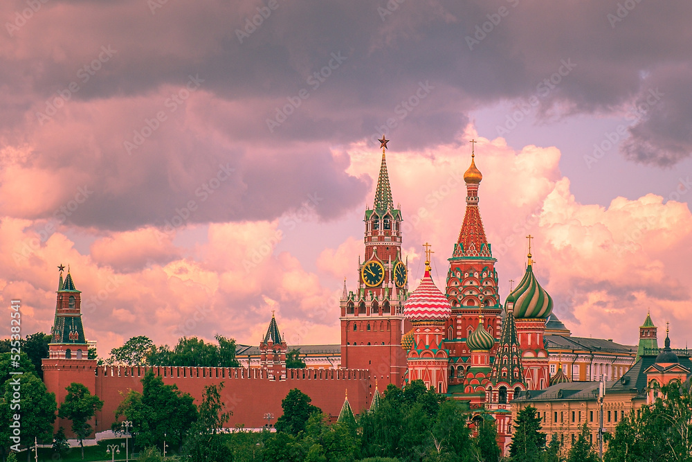 Fototapeta premium St. Basil's Cathedral and Kremlin Walls and Tower in Red square.