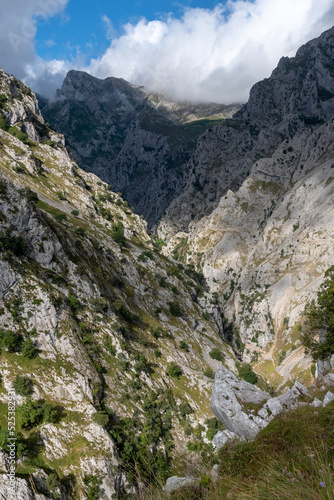 Ruta del Cares, Parque Nacional de los Picos de Europa, España © Iskan