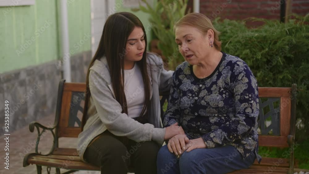 Consolando a Adulto Mayor Consolando a Adulto Mayor