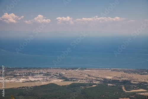 Landschaft von Berg Olymp aus auf die Küste in Griechenland 