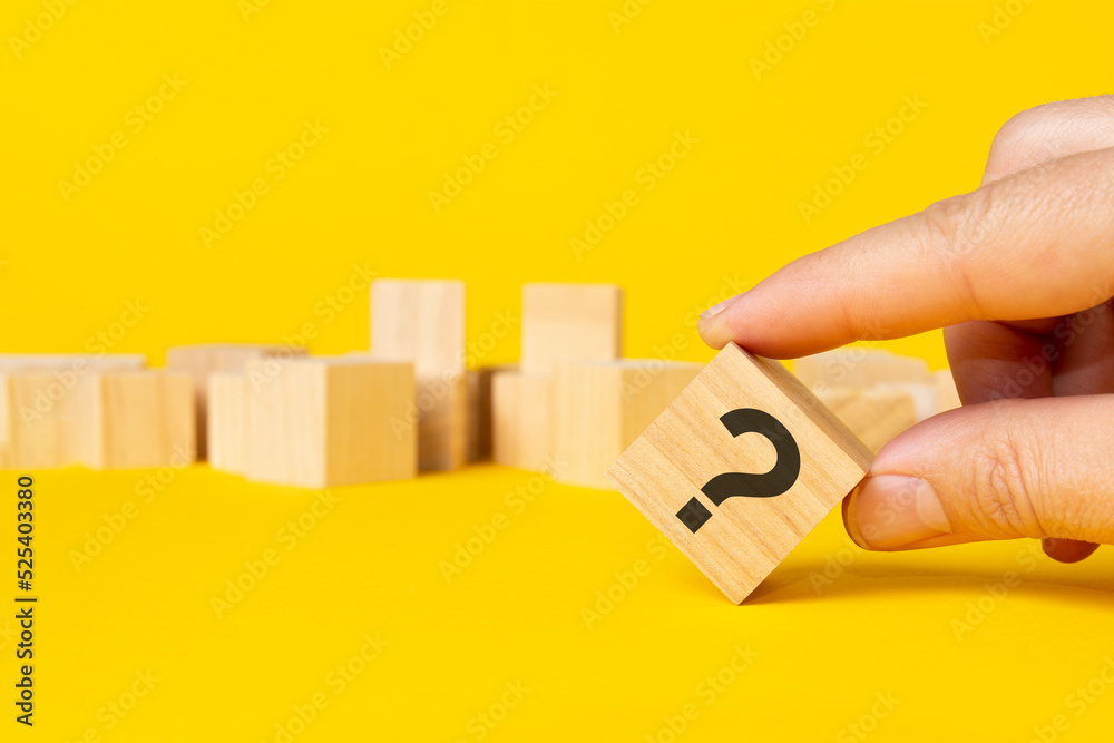 wooden block with icon question symbol on yellow background - obrazy, fototapety, plakaty 