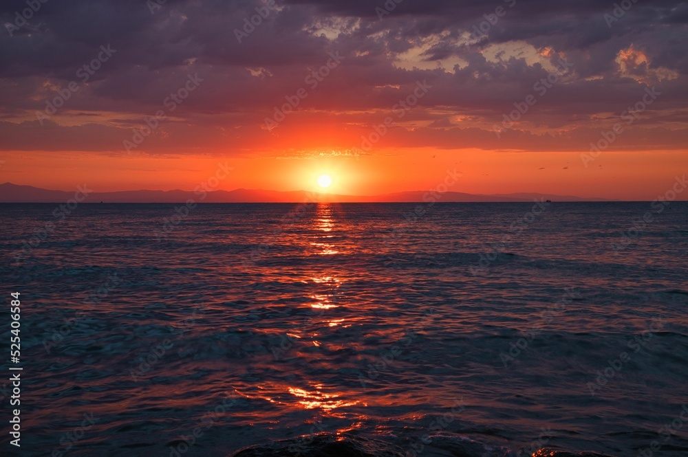 Obraz premium Sonnenaufgang über dem Meer, Griechenland 