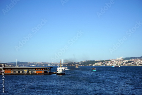 Photography Blick von der Galatabrücke auf die Anlegestelle der Fähre über den Bosporus im S
