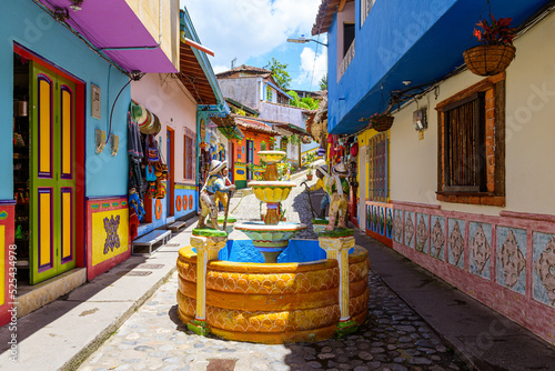Cuadro en lienzo colorful street of guatape colonial town, colombia