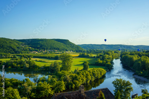 Vászonkép Hot air balloons near Beynac-et-Cazénac, Dordogne