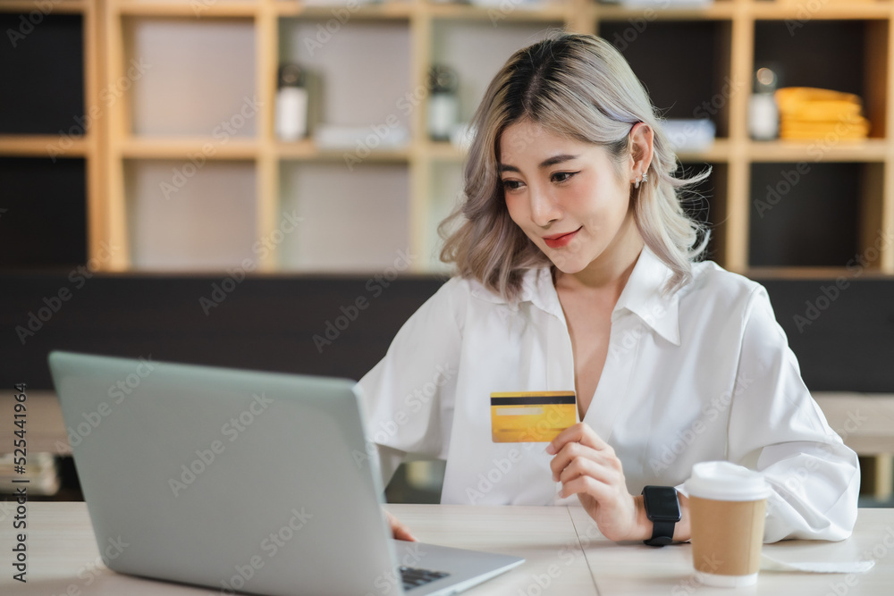 Young beautiful Asian woman smiling and happy, showing presenting credit card online shopping Online shopping, e-commerce, internet banking. Young beautiful Asian woman smiling and happy, showing presenting credit card online shopping Online shopping, e-commerce, internet banking.