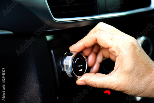 Hand turning knob Digital electronic dual heating and air conditioning system in automobiles with knob to regulate the temperature of the air entering through the fan. dual zone car air conditioner