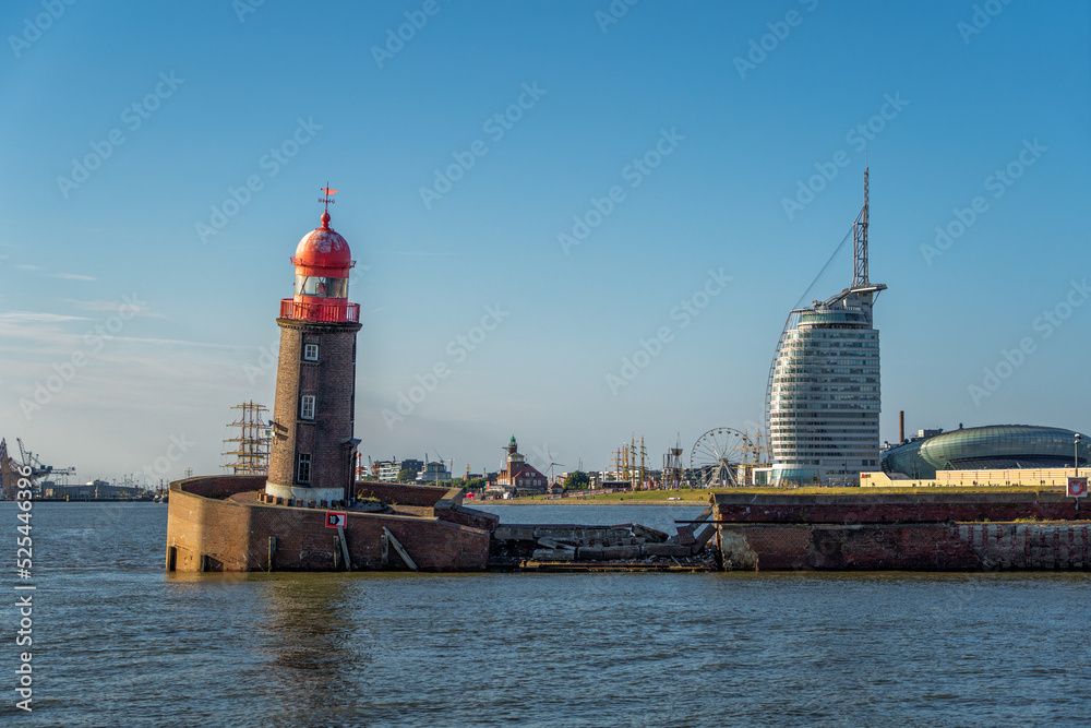 kippender Leuchtturm Bremerhaven