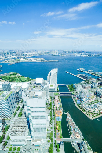 神奈川県横浜市みなとみらいランドマークタワーの展望台からの都市風景 © Kazu8
