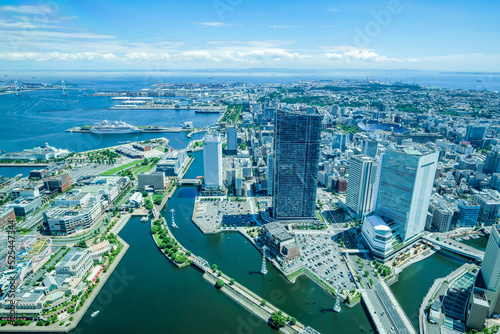 神奈川県横浜市みなとみらいランドマークタワーの展望台からの都市風景