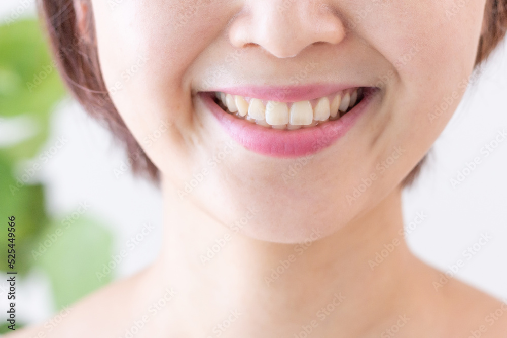 Obraz premium 笑顔の女性(美容・歯・ホワイトニング)