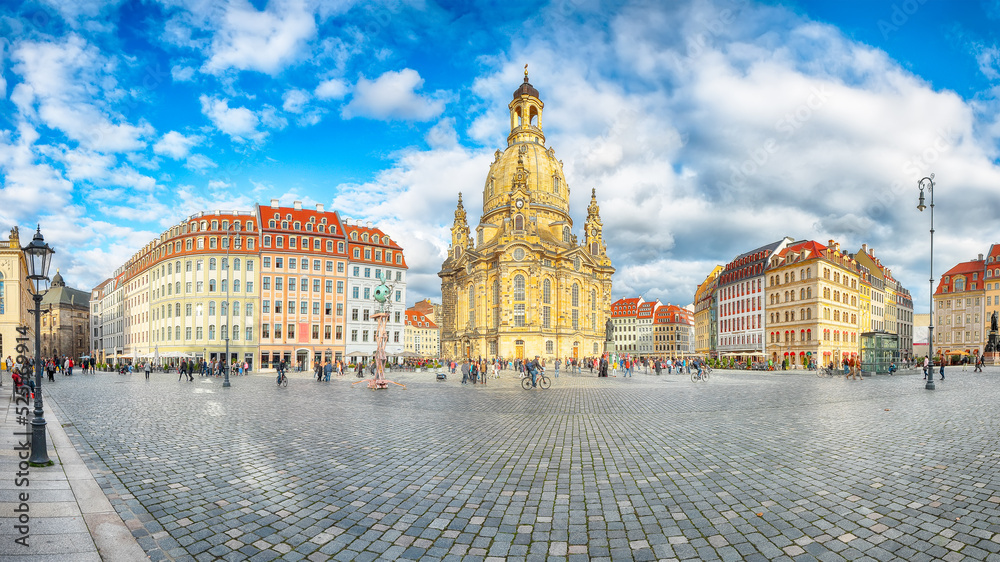 Amazing view of  of Baroque church - Frauenkirche at Neumarkt square in downtown of Dresden. - obrazy, fototapety, plakaty 