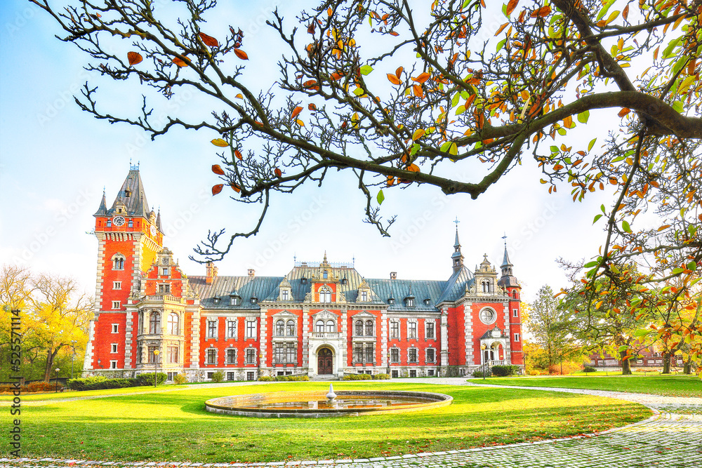 Obraz premium Fabulous autumn landscape with Plawniowice palace.