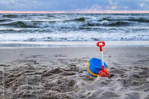 Obraz na płótnie Zabawki na plaży. Stegna. Mozrze Bałtyckie. w salonie