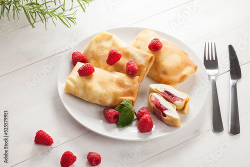 Bilde på lerret Pancake with cheese and raspberries