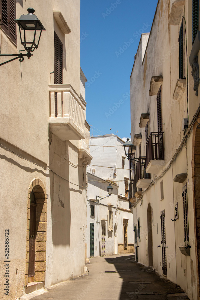 narrow streets of Gallipoli historical center