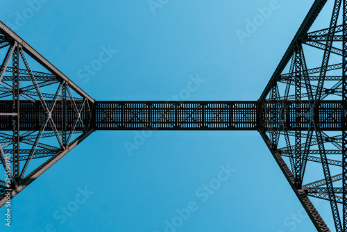 Foto Iron steel high level viaduct train bridge