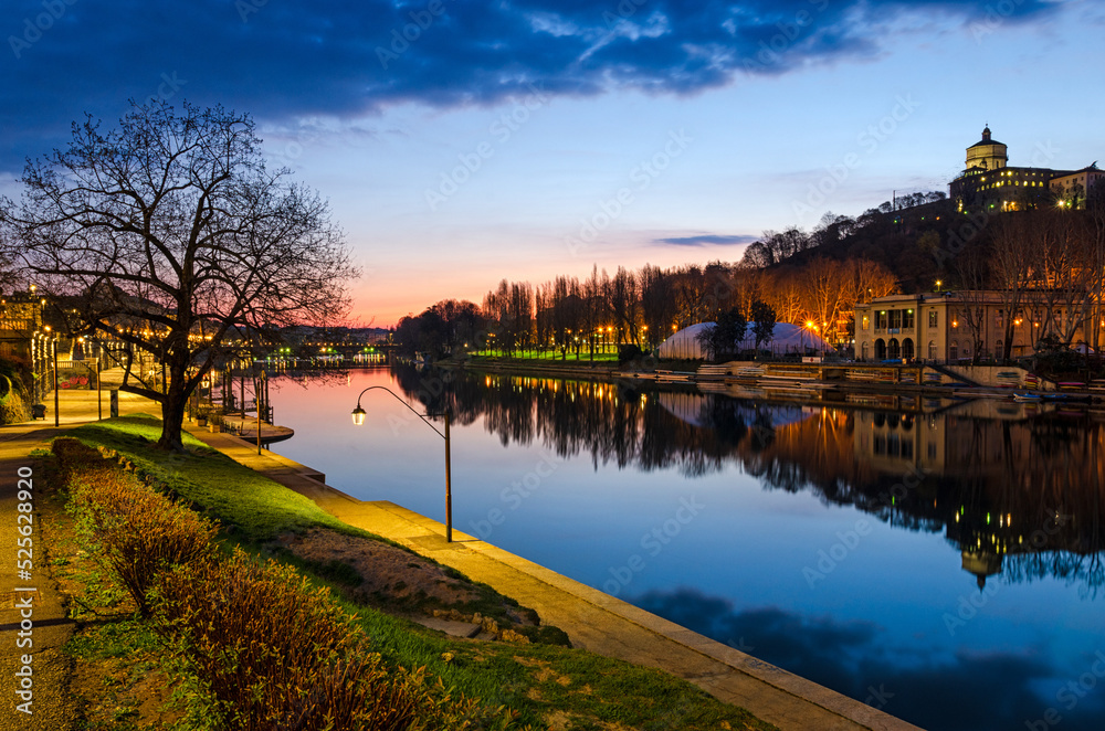 Fototapeta premium Turin (Torino) beautiful view on river Po at sunset