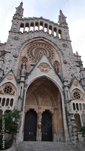 iglesia en el pueblo Soller en Mallorca.