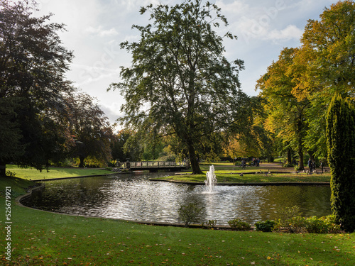 Obraz na płótnie Pond in Buxton park