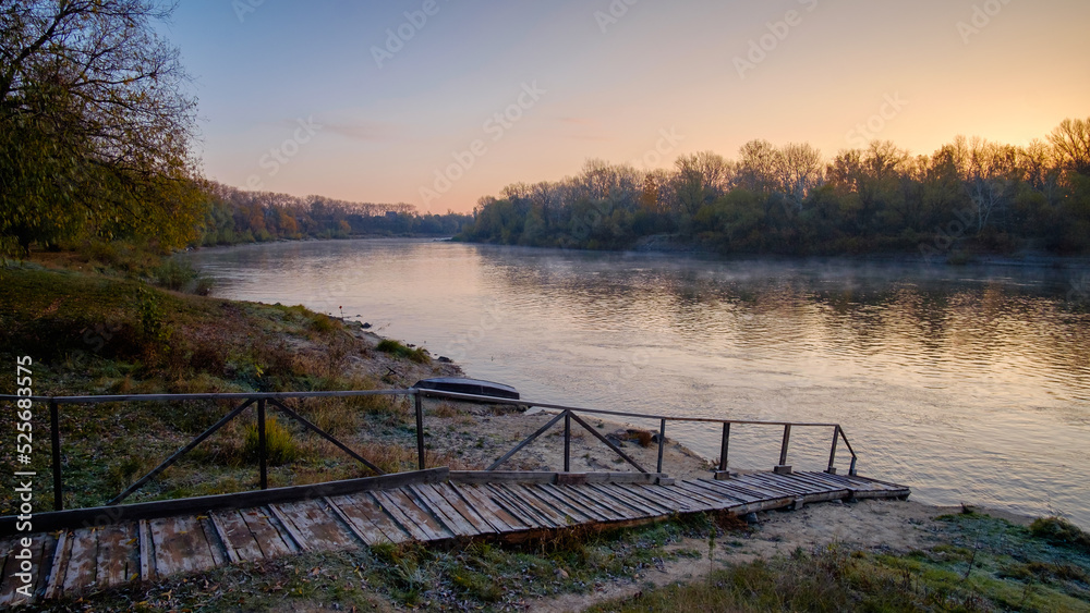 Naklejka premium morning on the river
